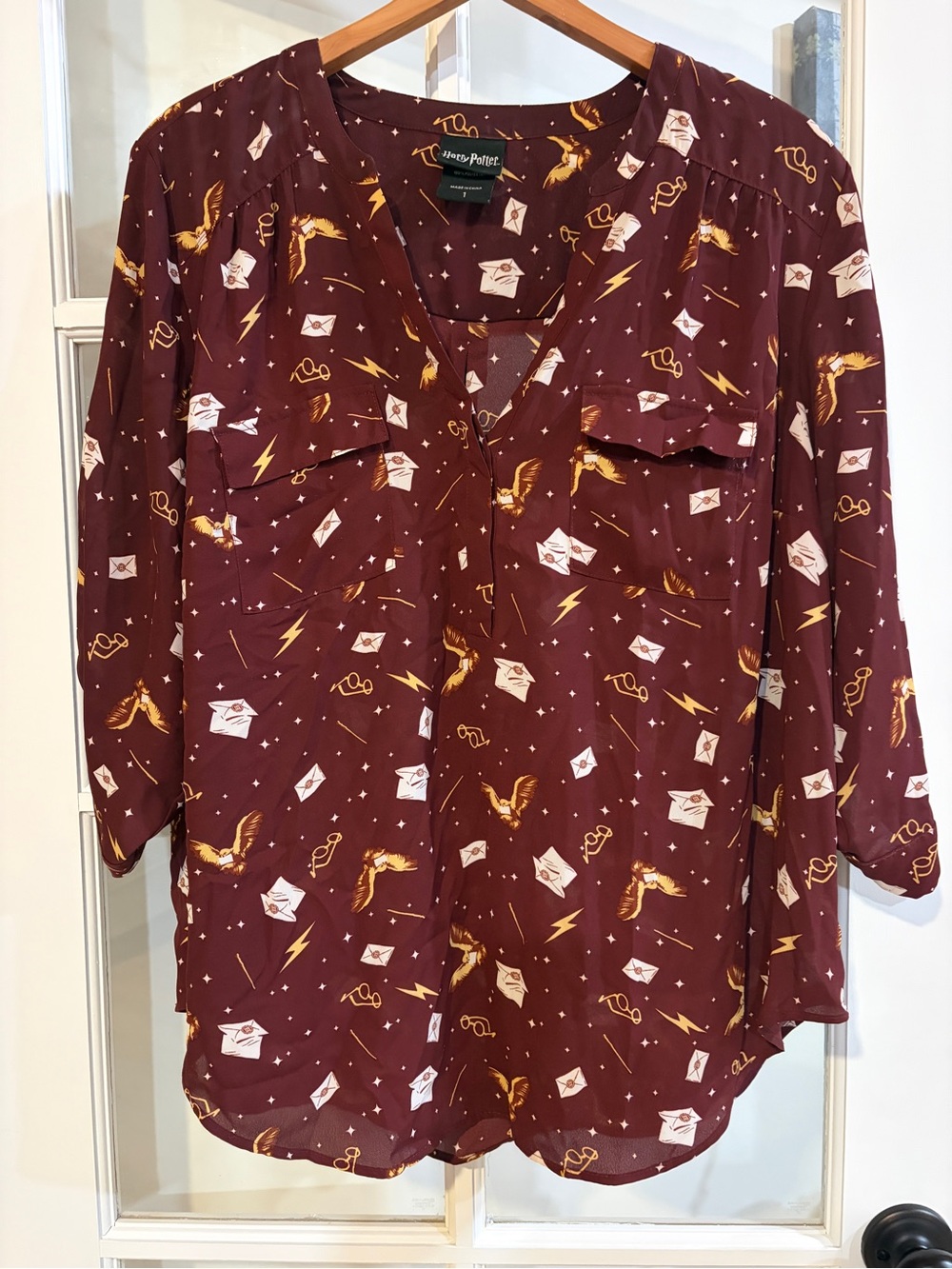 Torrid Harry Potter Button Front Blouse Maroon Golden Snitch Lightning Bolt Sz 1